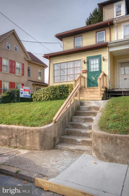 693 State St, Lemoyne, PA 17043