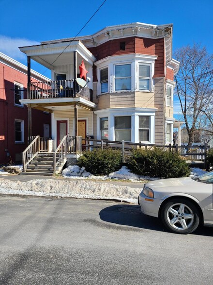 48 Shawmut St, Lewiston, ME 04240