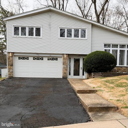 209 Red Barn Rd, Willow Grove, PA 19090