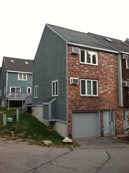 11 Valley West Way, Manchester, NH 03102