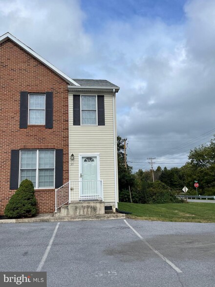 35 Yagers Rd, Luray, VA 22835