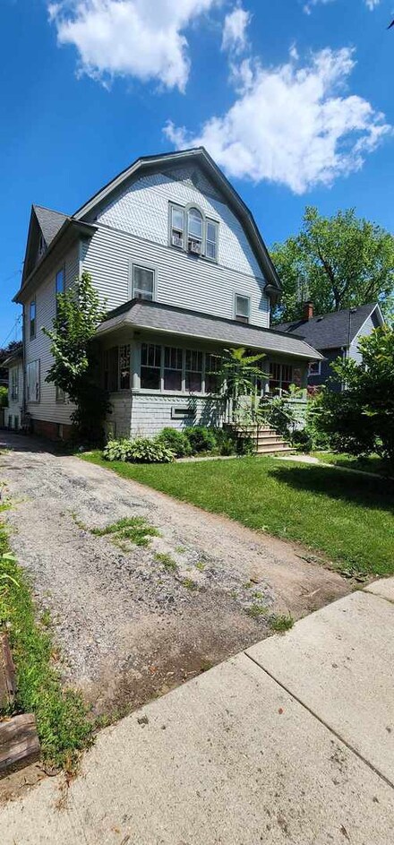 2807 Elizabeth Ave, Zion, IL 60099