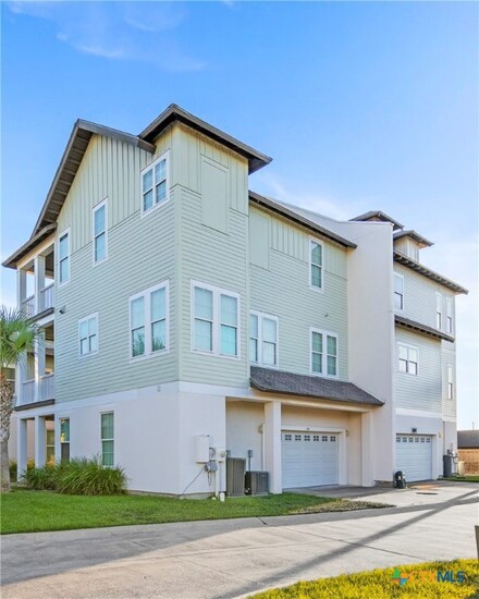 114 Lavaca Cir, Rockport, TX 78382