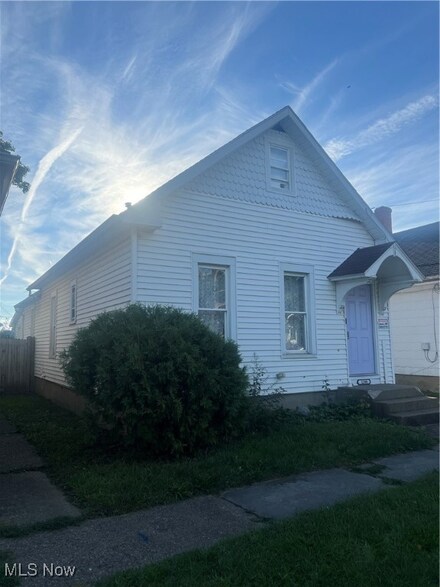 1208 Shelby St, Sandusky, OH 44870