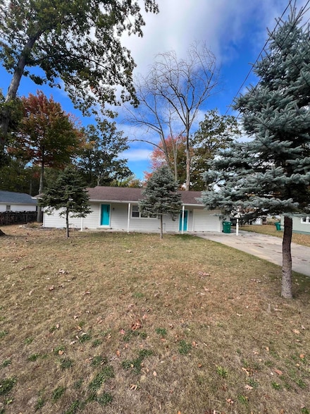 127 Maple Bluff Ave, Prudenville, MI 48651
