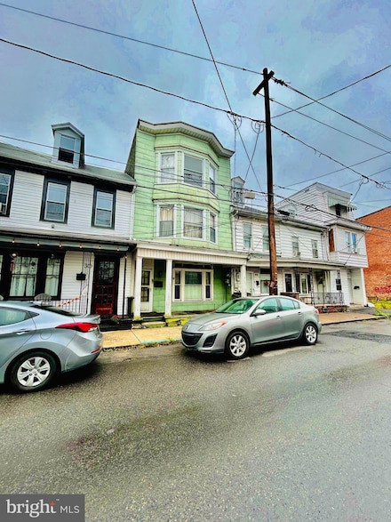 28 S Jardin St, Shenandoah, PA 17976