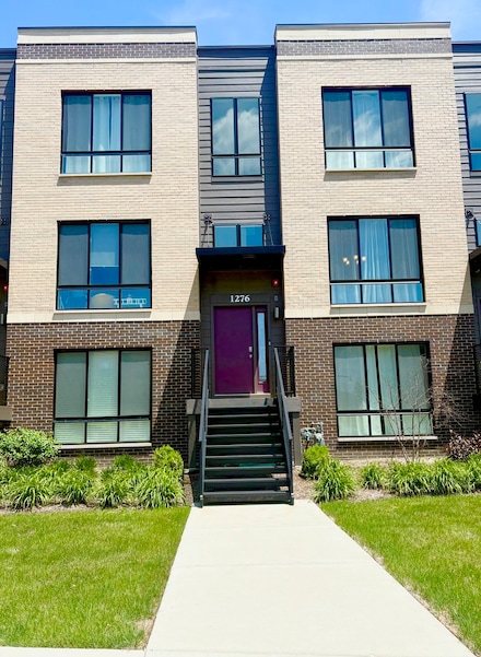 1276 Lakepointe Dr, Schaumburg, IL 60173