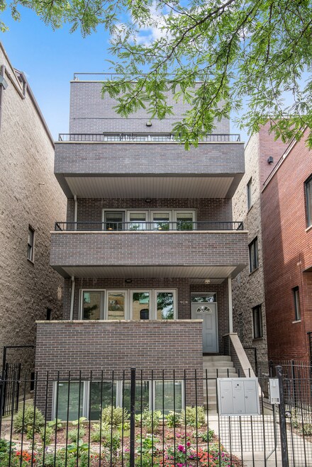 918 N Wood St Unit 2, Chicago, IL 60622