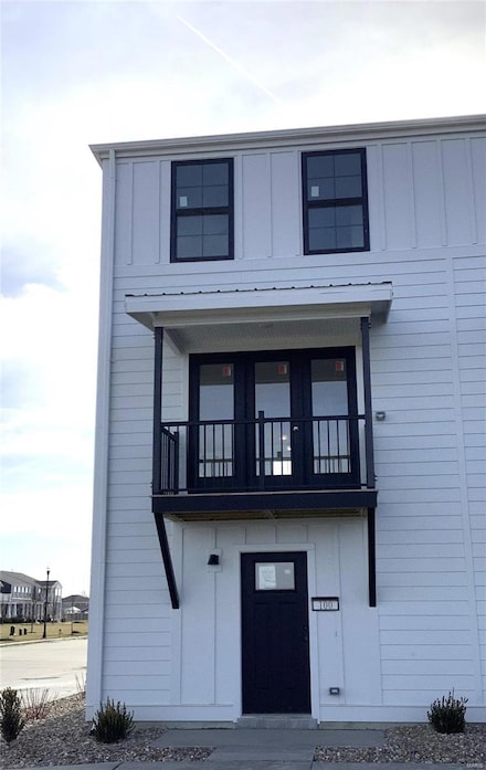 100 Canal Cottage Alley, Saint Charles, MO 63301