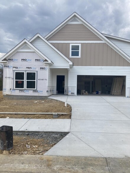 1059 Silverpine Dr, Chattanooga, TN 37421
