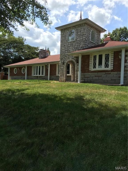 9951 Sappington Rd, Saint Louis, MO 63128