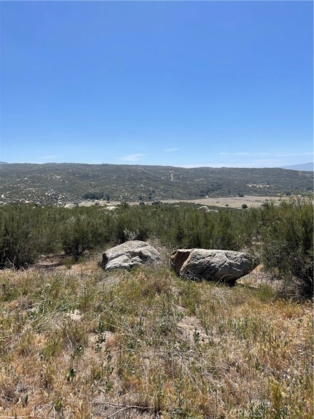 35410 Willow Creek Rd, Hemet, CA 92544