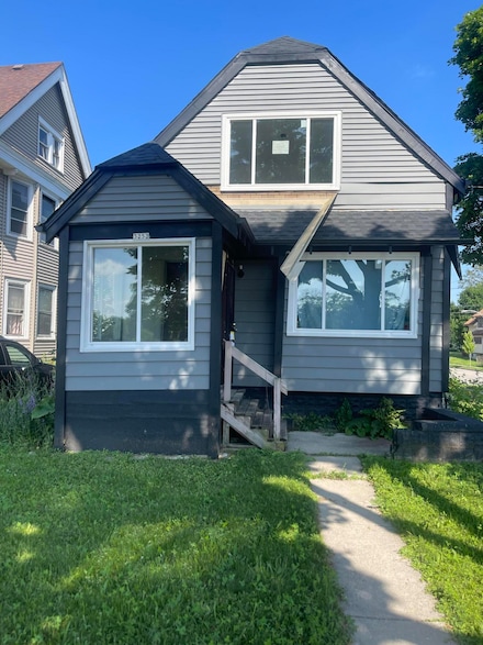3252 N 17th St, Milwaukee, WI 53206
