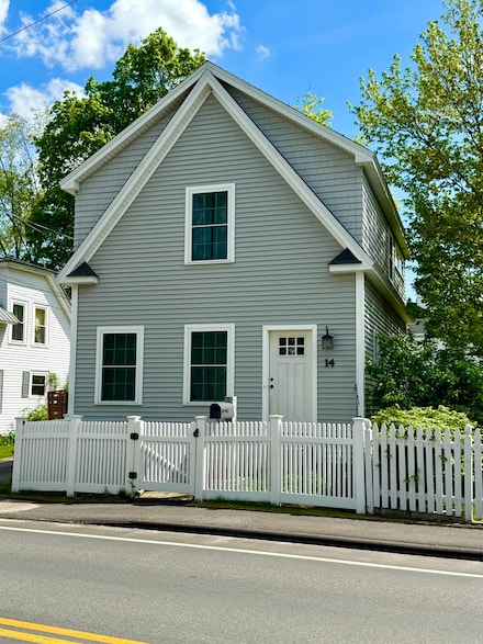 14 Elm St, Goffstown, NH 03045