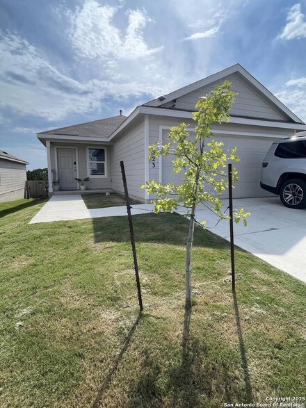223 Kayden Ct, Marion, TX 78124