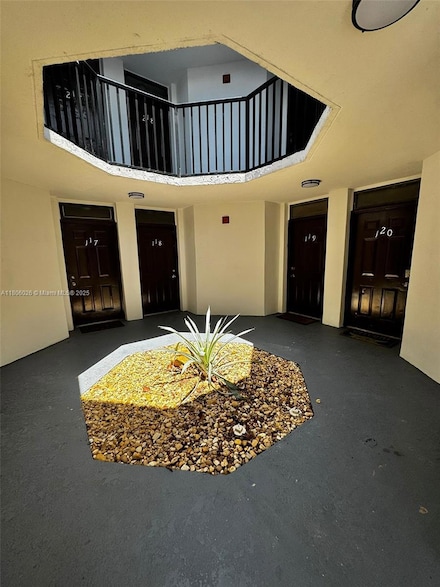 216 Lake Pointe Dr Unit 120, Oakland Park, FL 33309