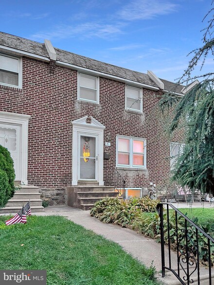 81 S Brighton Ave, Upper Darby, PA 19082