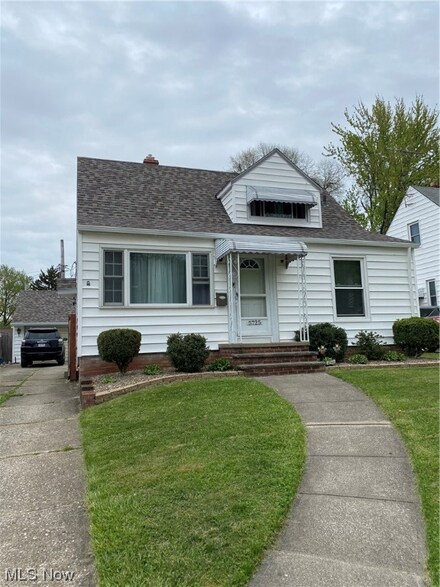 5725 W 46th St, Cleveland, OH 44134