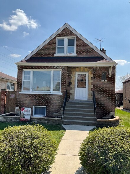 3613 W 67th Place, Chicago, IL 60629