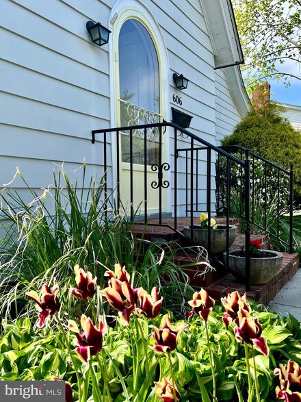 606 N Governors Ave, Dover, DE 19904