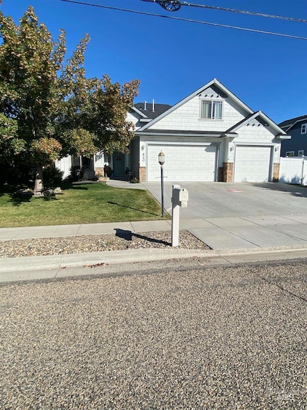 420 W Indianhead Rd, Weiser, ID 83672
