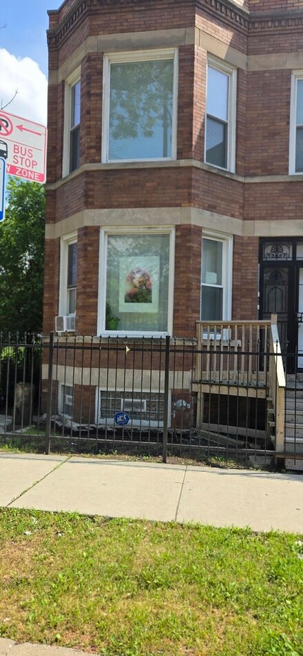 2909 W Harrison St, Chicago, IL 60612