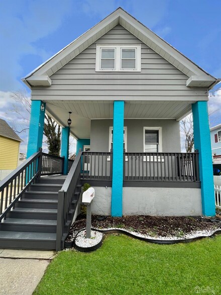 37 Thomas St, Perth Amboy, NJ 08861
