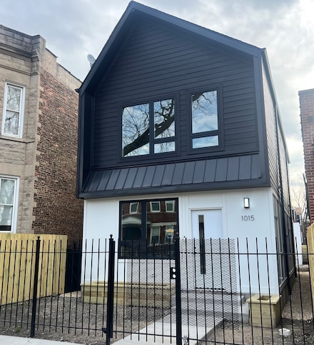 1015 N Monticello Ave, Chicago, IL 60651