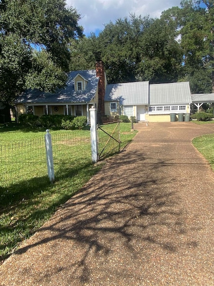 4270 Folsom Dr, Beaumont, TX 77706