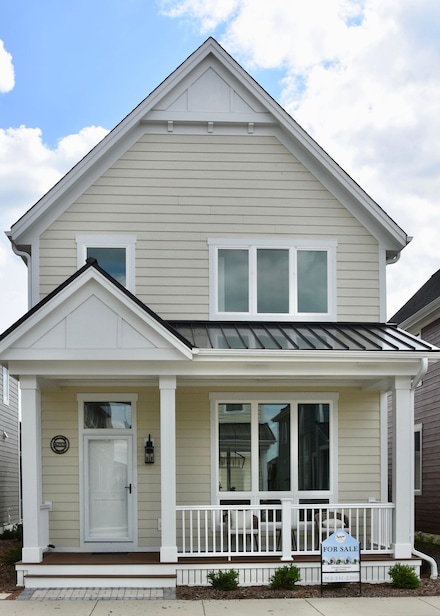 6253 Foxtown Dr, Mequon, WI 53092