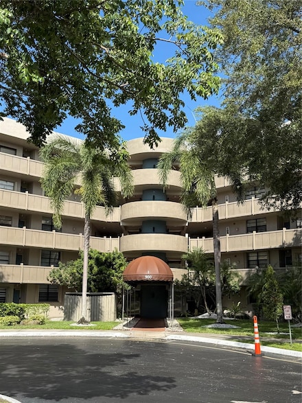 900 Colony Point Cir Unit 121, Pembroke Pines, FL 33026