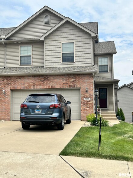 7122 N Thomas Davis Dr, Peoria, IL 61615