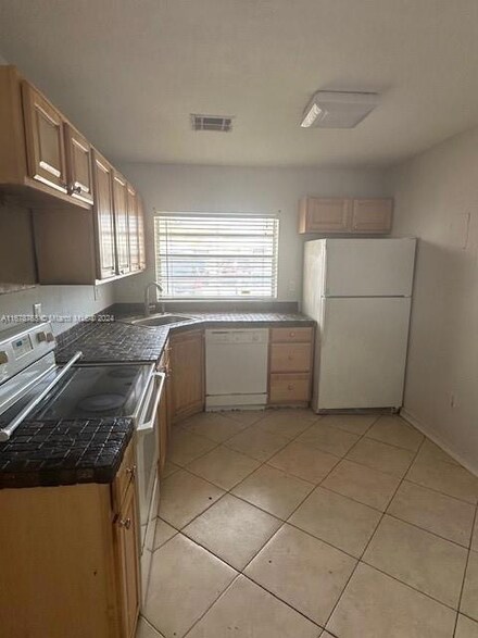 875 NE 213th Terrace Unit 2, Miami, FL 33179