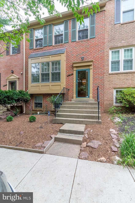 4796 Gainsborough Dr, Fairfax, VA 22032