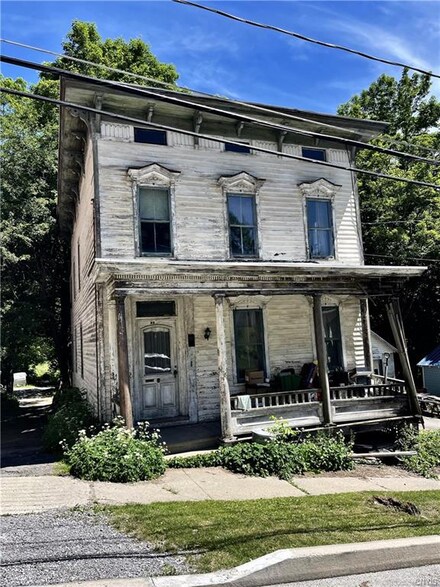 23 Manheim St, Little Falls, NY 13365