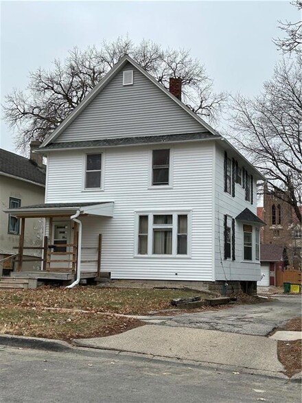 404 N Maple St, Creston, IA 50801