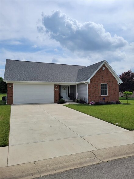 105 Sunset Ave, Centerville, IN 47330