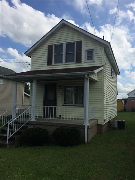514 Oak St, Centerville, PA 15427