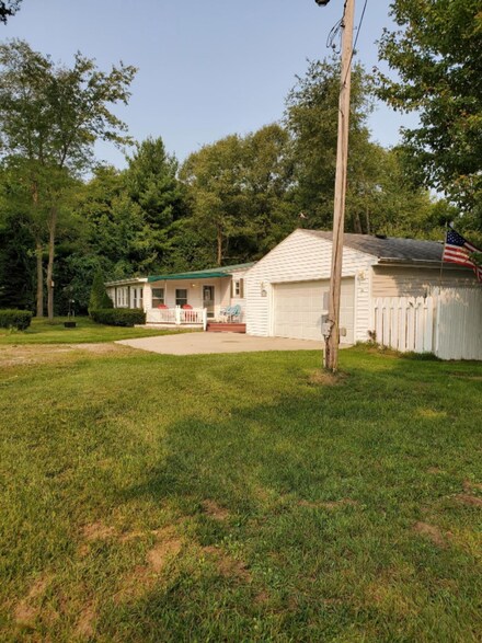 4998 Mechanic Rd, Hillsdale, MI 49242