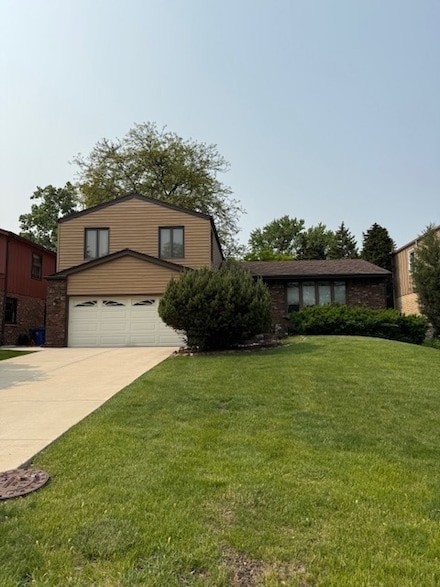 2952 S Briarwood Dr, Mount Prospect, IL 60056