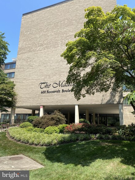 600 Roosevelt Blvd Unit 505, Falls Church, VA 22044