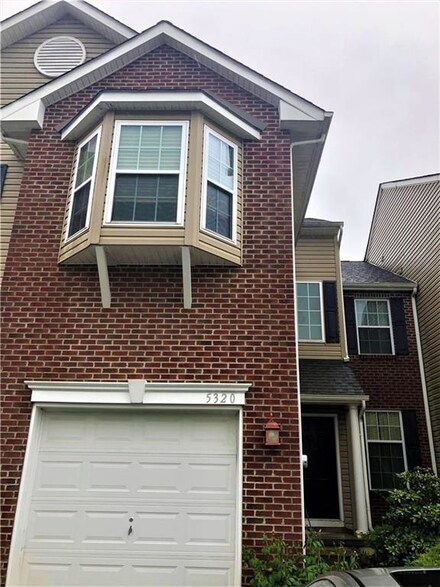 5320 Green Lawn Dr, Macungie, PA 18062
