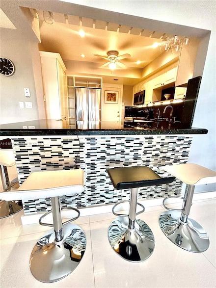 200 Diplomat Pkwy Unit 721, Hallandale Beach, FL 33009