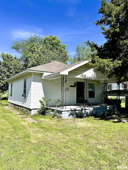 505 N 6th St, Elkville, IL 62932