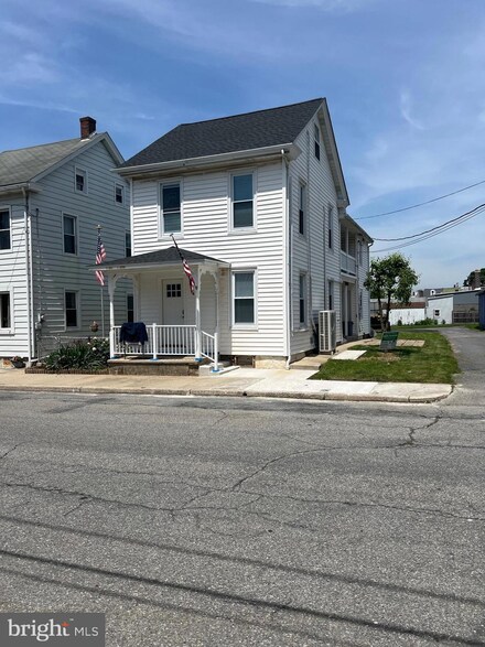 121 S Chestnut St, Fleetwood, PA 19522