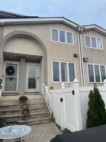 18 Seacrest Ln, Staten Island, NY 10307