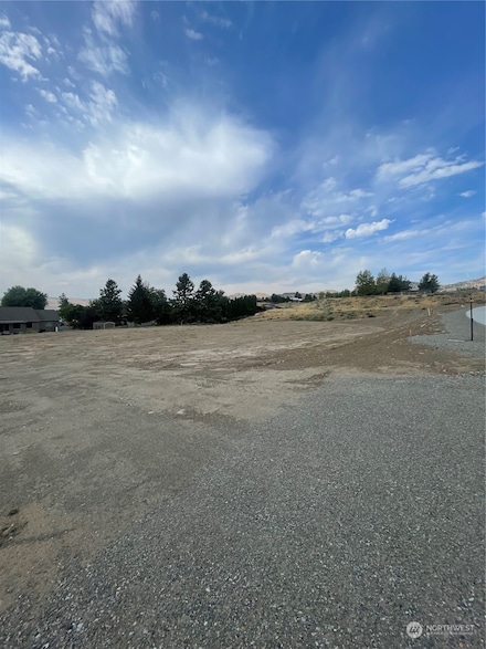 15 Parks Dr, Okanogan, WA 98840
