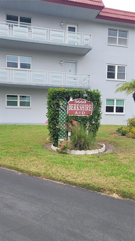 5660 80th St N Unit D206, Saint Petersburg, FL 33709