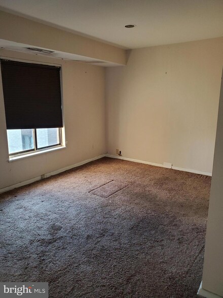 6001 Arlington Blvd Unit 905, Falls Church, VA 22044