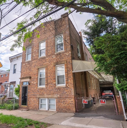 44-48 64th St, Flushing, NY 11377